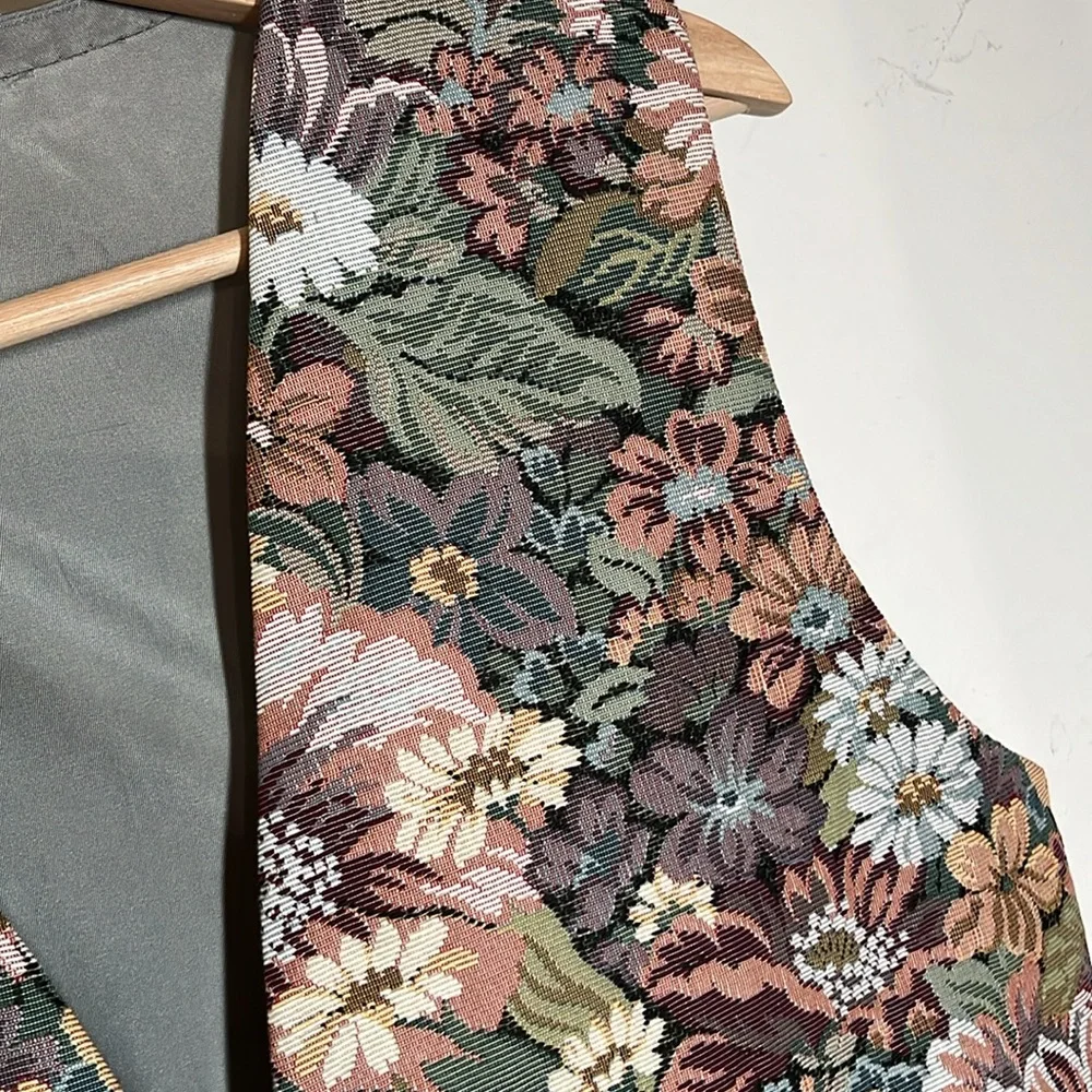 Vintage Tapestry Womans Vest - Picture 4 of 6